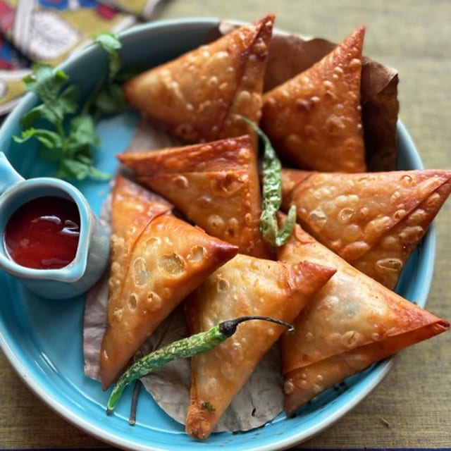 Onion Samosa - 8 Pcs.