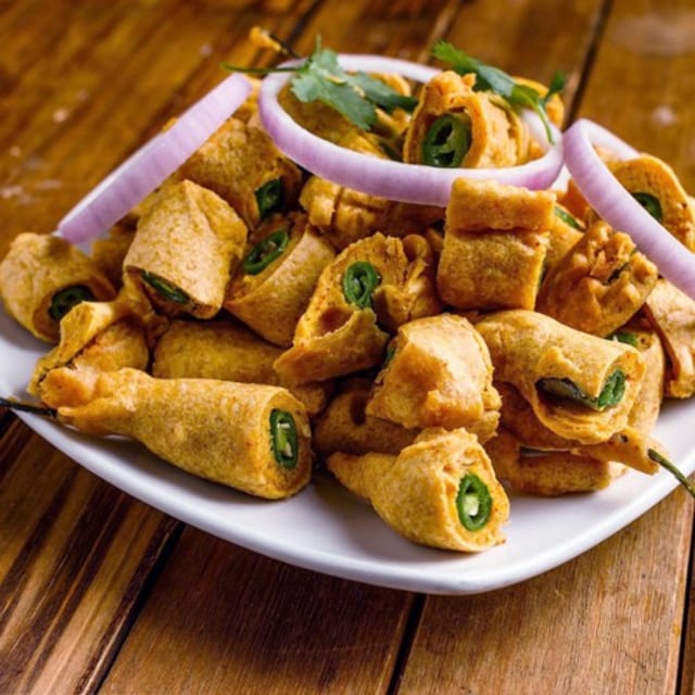 Cut Mirchi (12 Pcs).